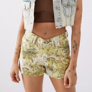 BDG Dipped V denim shorts botanical butterfly print Green Women's size 28 NEW